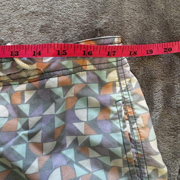 RED Saks Fifth Avenue Men's Geometric Pattern Swim Shorts Size 34 - Picture 4 of 7